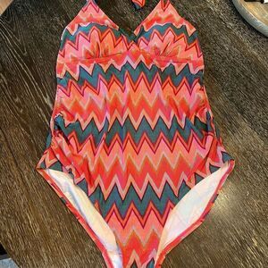 Beach Bump Zig Zag Stripe Halter Tie Maternity Swimsuit sz L EUC